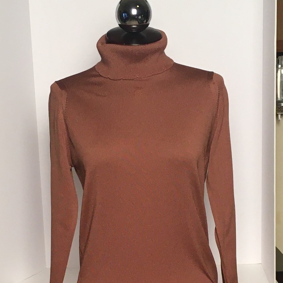 GIVENCHY • Long Sleeve Turtleneck Vintage Pullover - Picture 10 of 14